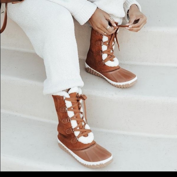 Clearance Women's chestnut sherpa Duck BOOTS - Picture 2 of 5